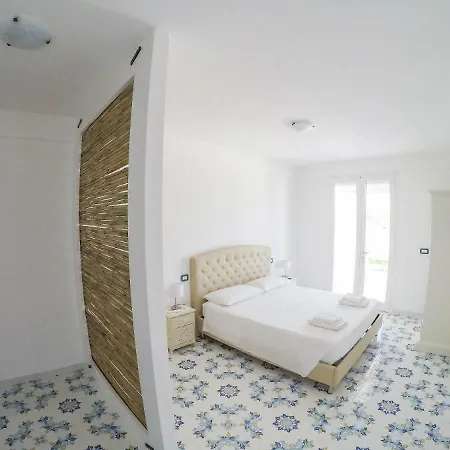Le Perle Di Castro Apartment
